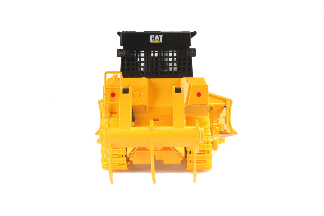 1:24 RC Cat® D7E Track Type Tractor | Diecast Masters — Diecast