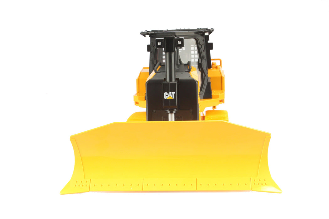 1:24 RC Cat® D7E Track Type Tractor | Diecast Masters — Diecast