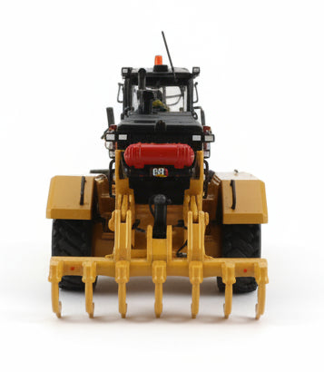 1:50 Cat® 16 Motor Grader — Diecast Masters America