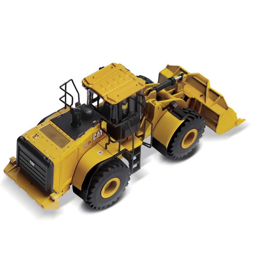 1:50 Cat 395 Large Hydraulic Excavator — Diecast Masters America