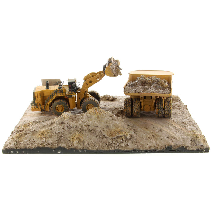 1:125 Scale Weathered 994K Wheel Loader & CAT 797 Mining Truck