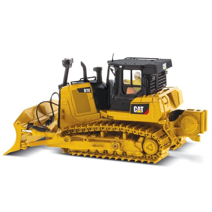 1:50 Cat® D7E pipeline configuration Track Type Tractor — Diecast 