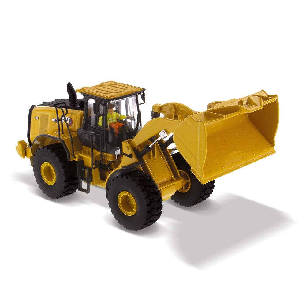 1:50 Cat 395 Large Hydraulic Excavator — Diecast Masters America
